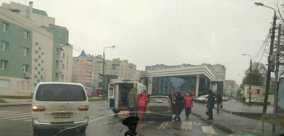 У центрі Вінниці вночі іномарка збила жінку