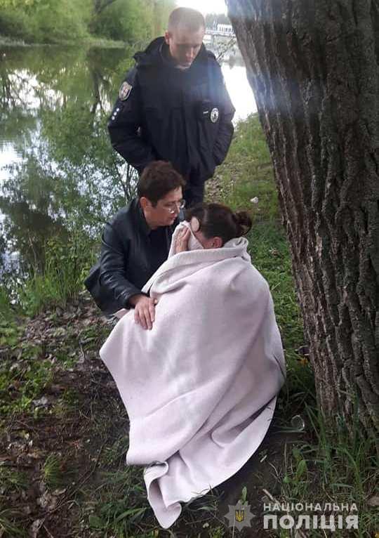 На Вінниччині п’яна жінка ледь не втопилась у річці