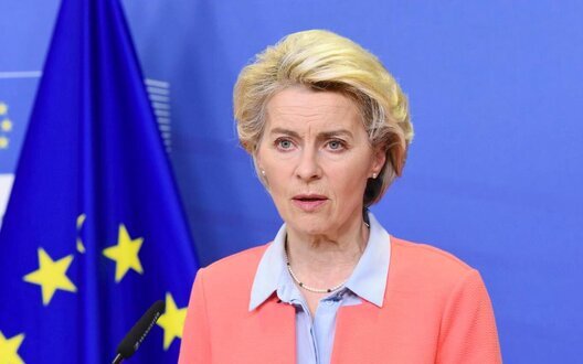 обмеження у сфері торгівлі, запровадження межі цін на російську нафту: Єврокомісія представила восьмий пакет санкцій