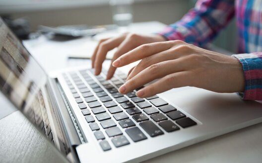 Ошукали сотні людей на понад 2 млн грн, обіцяючи роботу в Європі – повідомлено про підозру учасникам організованої групи