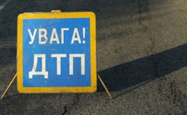 Смeртeльнa ДТП: нa Львiвщинi Lexus врiзaвся в дeрeвo