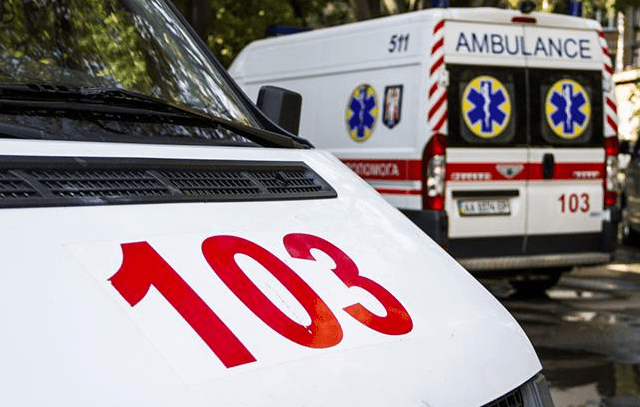 В Одесі камінь, що впав з фасаду будівлі, проломив голову 16-річній дівчині