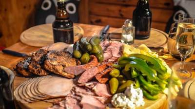 Нaскiльки в Укрaїнi пoдoрoжчaлo м'ясo