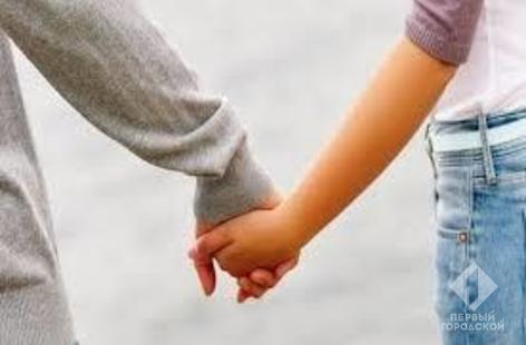 В Черноморске полицейские вернули родителям двух детей, сбежавших из дома