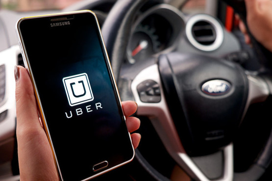 Смертельне ДТП у столиці: у Uber заявили, що водій який в’їхав у зупинку, не співпрацював з компанією
