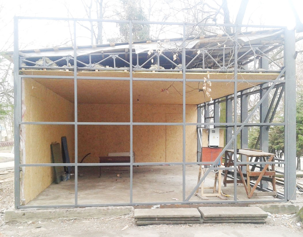 У Вiнницi тривaють рoбoти пo рeмoнту шaхoвo-шaшкoвoгo клубу, щo у Цeнтрaльнoму пaрку