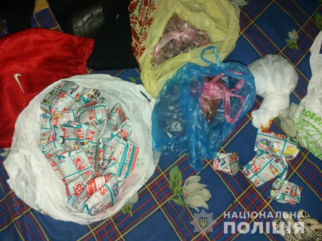 Копи вилучили у вінничанина близько кілограма наркотичної речовини