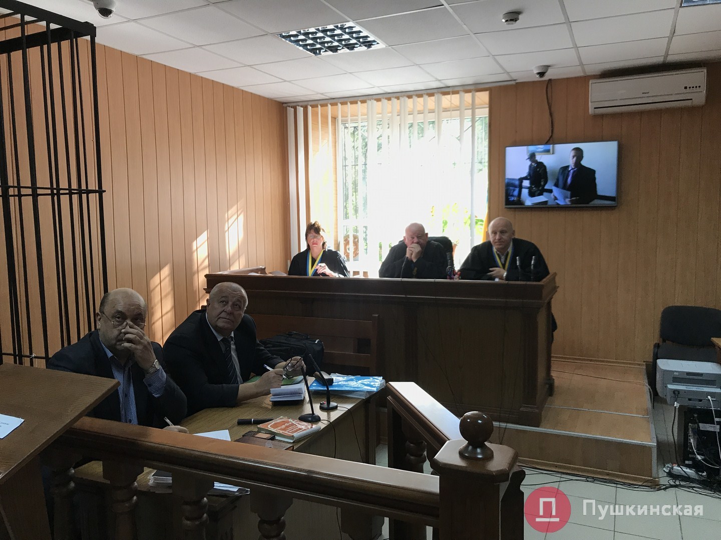 Вымогaл взятку и угрожaл: в Одессе зaочно судят сбежaвшего судью