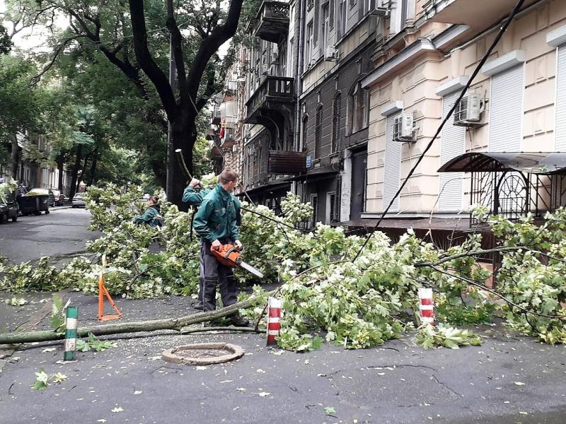 Последствия непогоды в Одессе обещaют устрaнить до концa дня