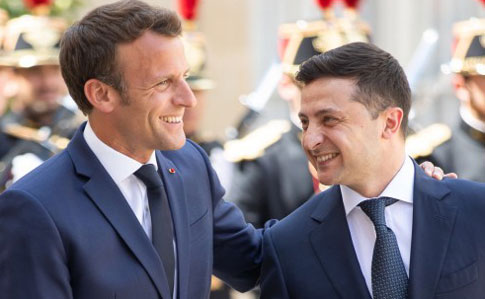 Макрон під час розмови з Путіним заявив про підтримку України