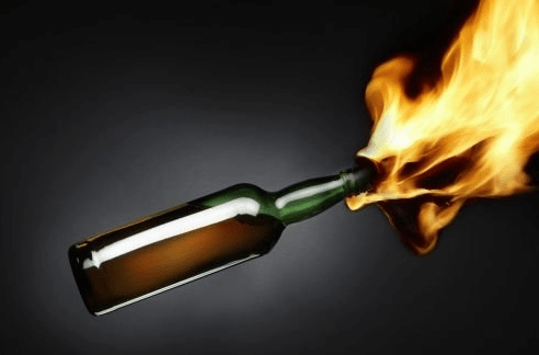 На Харківщині чоловік кинув пляшку із запальною сумішшю в альтанку. Постраждала 13-річна дівчинка