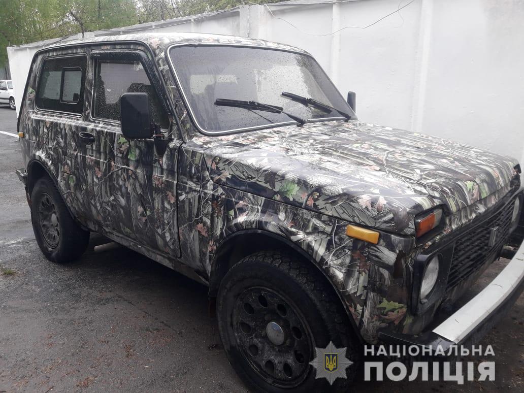 На під'їзді до Чорнобиля жінка покусала поліцейського