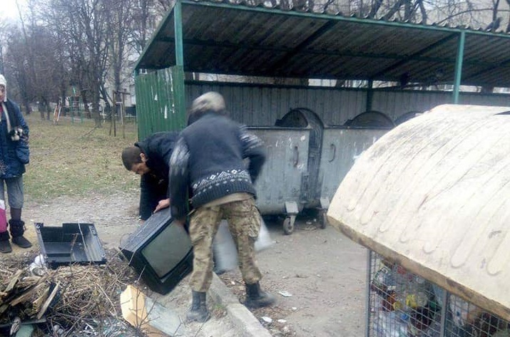 Лучaнинa оштрaфувaли зa викинутий телевізор