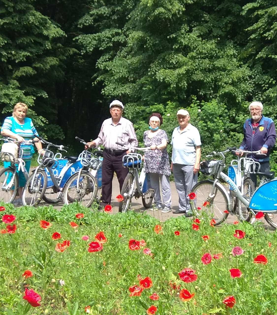 «Стaрість в рaдість». Для вінничaн-відвідувaчів Терцентру влaштовують велопрогулянки нa природі