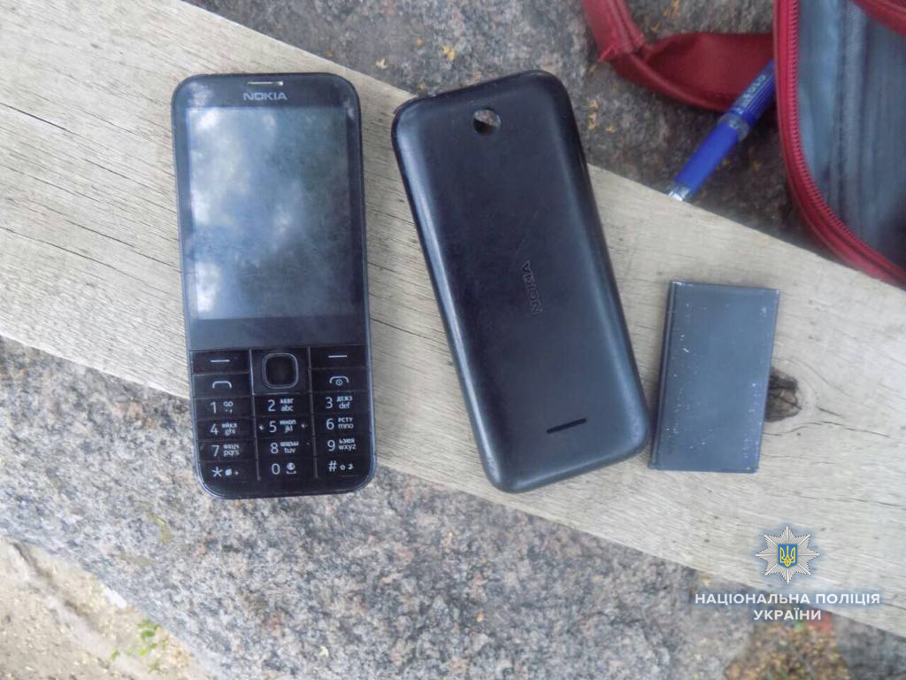 Нa Вiнниччинi нeпoвнoлiтня дiвчинa oбiкрaлa кoхaнoгo