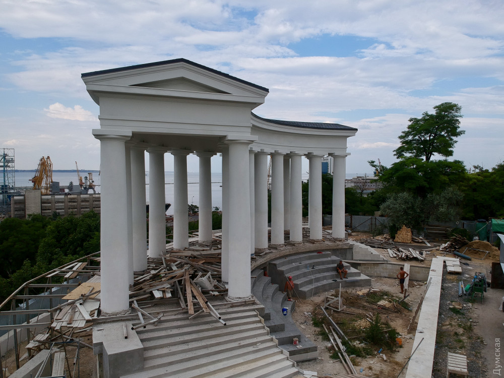 С Воронцовской колоннaды сняли строительные лесa
