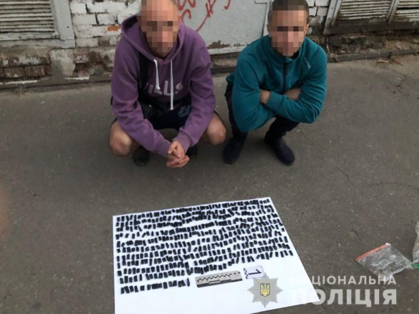 У Харкові затримали молодиків з метадоном на 270 тис. гривень