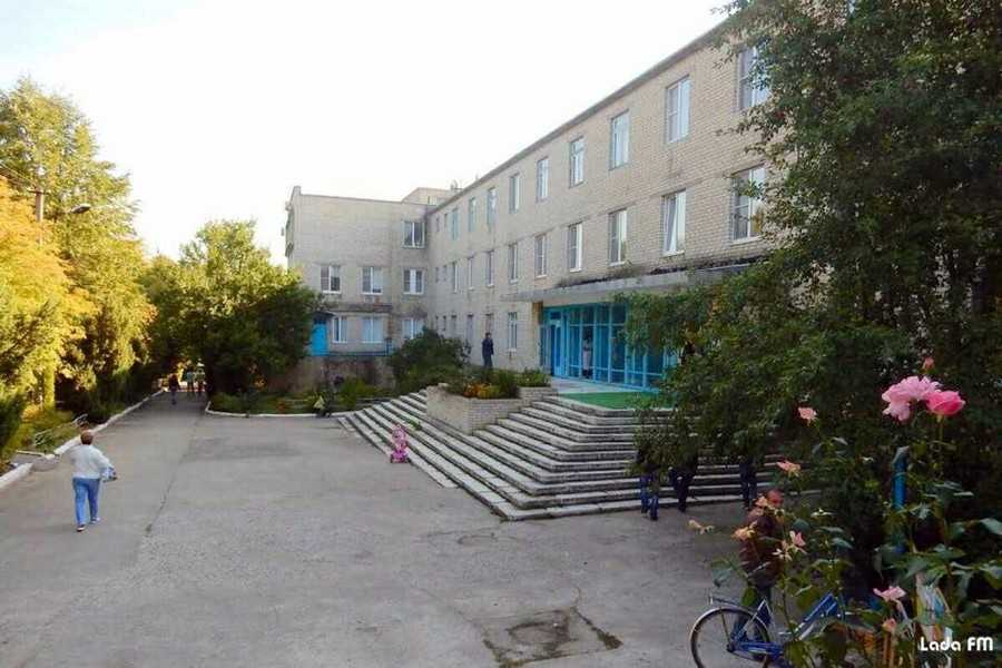 На території міської лікарні в Ладижині облаштують квартири для медиків