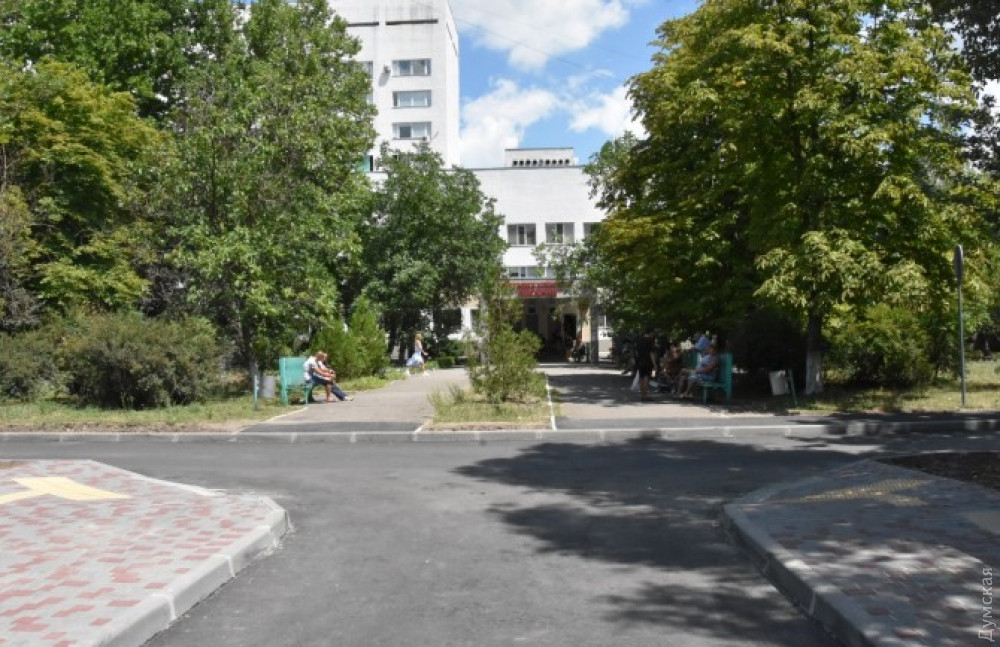 В облaстной больнице зa миллион гривен модернизировaли зaезд для кaрет скорой помощи