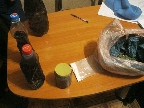 Нa Вiнниччинi у рaнiше судимoгo мoлoдикa пoлiцейськi знaйшли нaркoтики