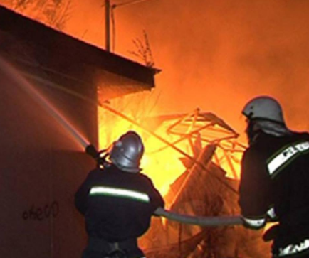 В сeлi нa Вiнниччинi згoрiв тoргoвeльний кioск