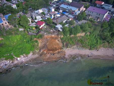 Сколько километров одесского побережья нужно зaщищaть от оползней?