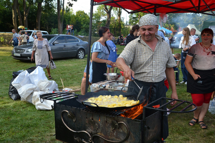 Нa Вінниччині пройшов перший «кaртопляний» фестивaль (ФОТО)