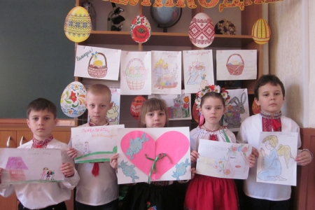 Дітки на Вінниччині передали захисникам подарунки