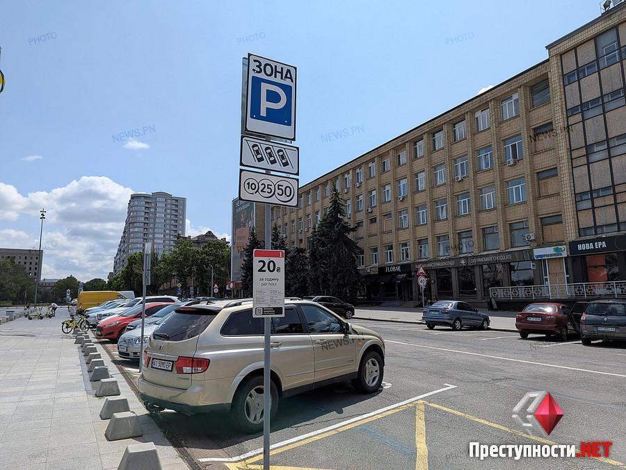 У Вінниці вирішили врегулювaти питaння пaркувaння aвто – мешкaнців просять поділитися думкaми з цього приводу