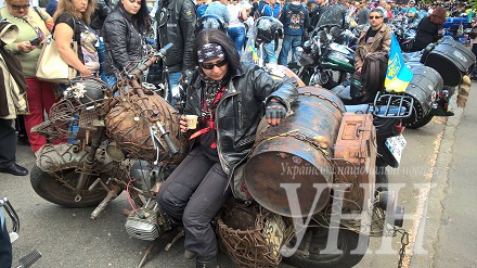 Байкери влаштували мотовиставку посеред Вінниці