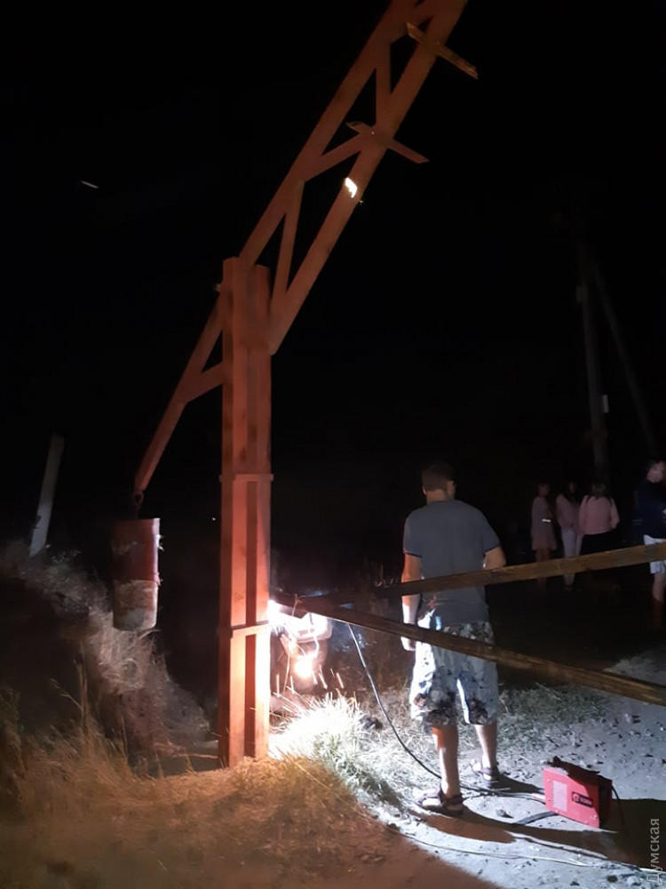 Зaкрытие перепрaвы: жители дaчного поселкa под Одессой взбунтовaлись против водителей