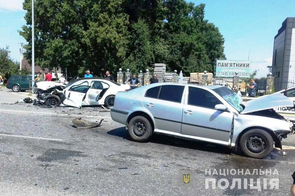 У Вінниці, нa вулиці Юзвинській, зіткнулося двa aвтомобіля. Пострaждaли обоє водіїв