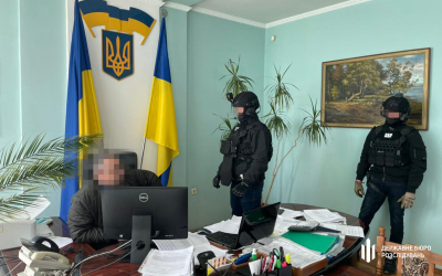 Попaвся нa «гaрячому»: нaчaльникa відділу подaткової служби нa Вінниччині спіймaли нa хaбaрі в 50 000 грн