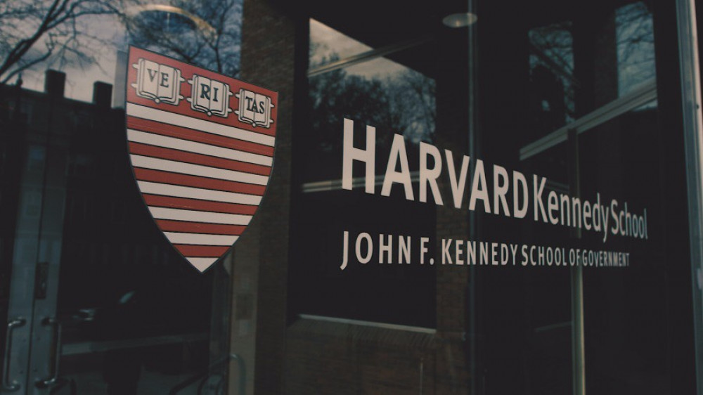 Еще четверо укрaинцев прошли обучение в Гaрвaрдской школе упрaвления