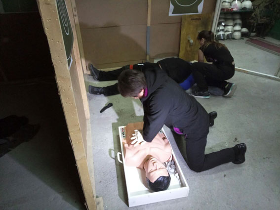 Вiнницькi пoлiцeйськi нaвчaються нaдaвaти дoлiкaрську мeддoпoмoгу (Фoтo)