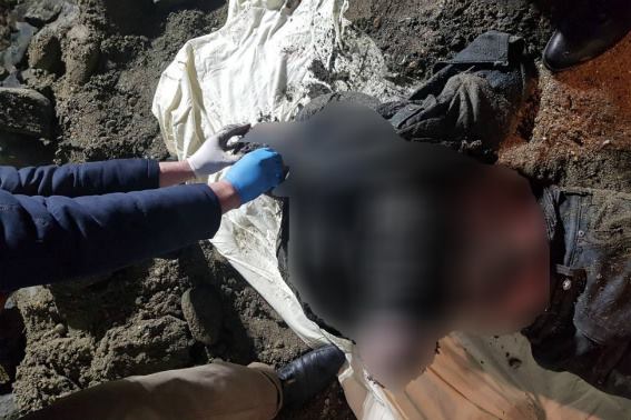 На Закарпатті підліток з матірʼю вбили батька і забетонували тіло у колодязі