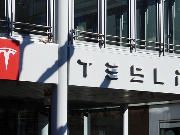 Tesla знизила ціни на всі свої автомобілі