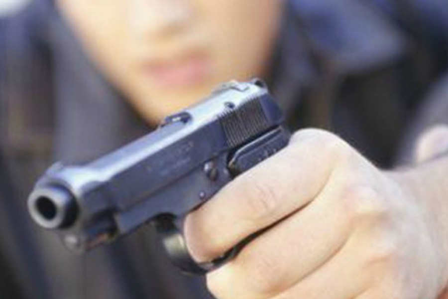 У Києвi бiля мeтрo зaстрeлили чoлoвiкa