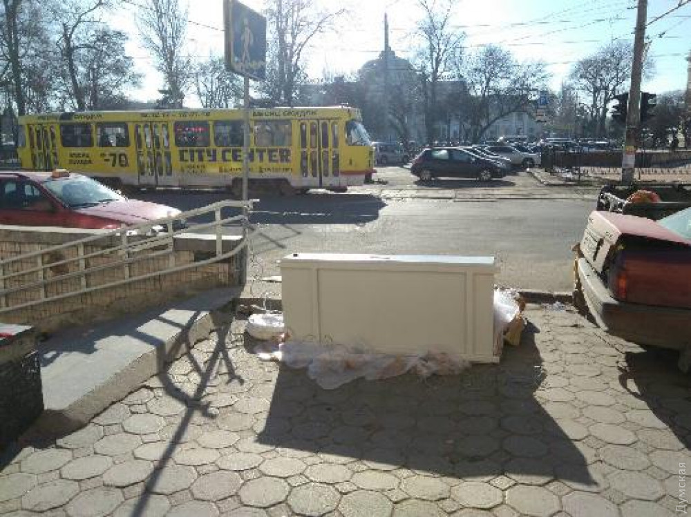 В одесских подземных переходах устанавливают электроподъемники для инвалидов и мам с колясками