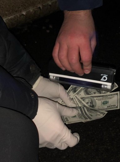 На Рівненщині СБУ затримала на хабарі офіцера поліції