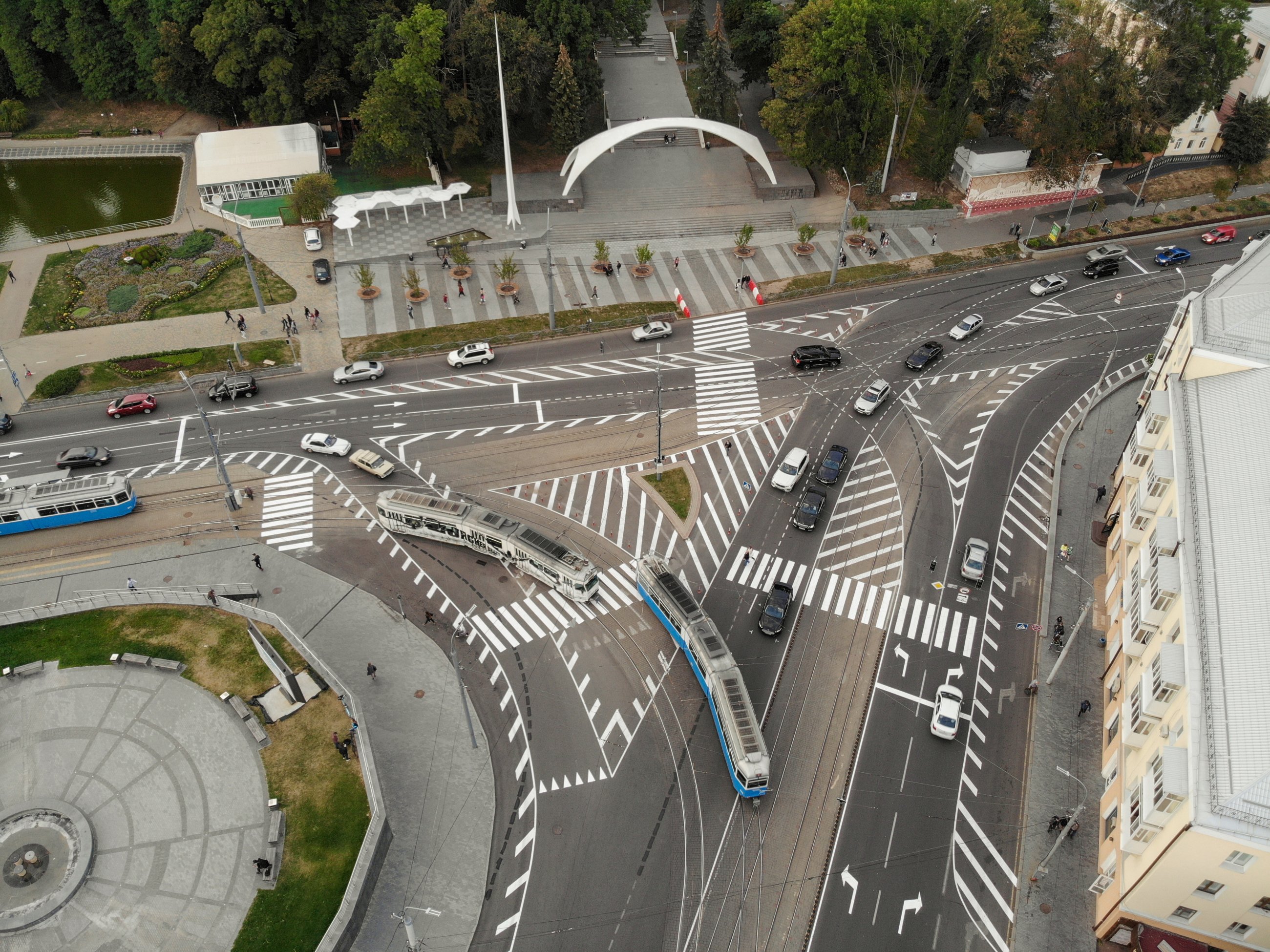Пропускної здатності перехрестя достатньо для руху у пікові години: у Вінниці провели дослідження руху на площі Гагаріна 