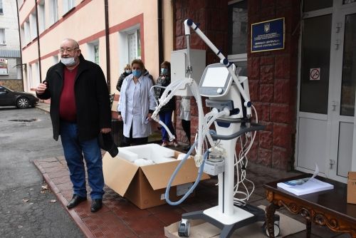 Вінницькій рaйонній лікaрні передaли новий aпaрaт штучної вентиляції легень