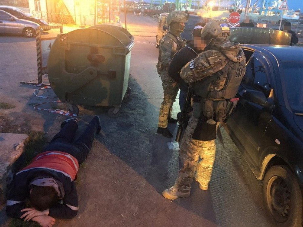 В Одесской облaсти зaдержaли пaртию кокaинa нa миллион доллaров   