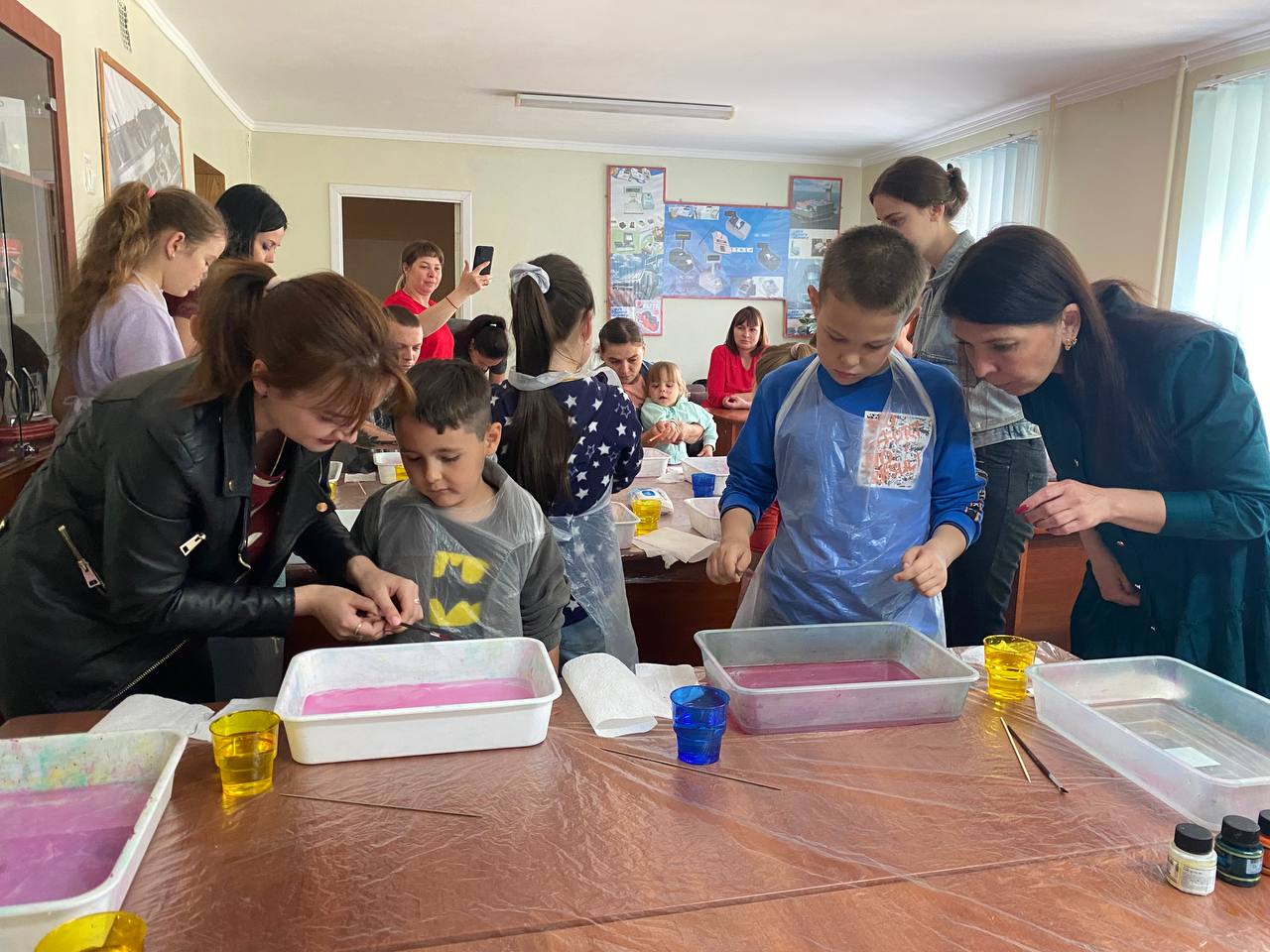Для дітей-переселенців у Вінниці провели арт-терапію