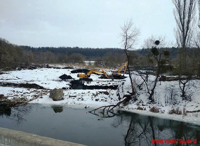 Під Вінницею чистять і укріплюють береги річки Десенка