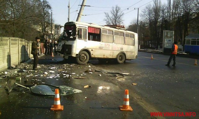 У Вінниці рейсовий автобус потрапив в аварію