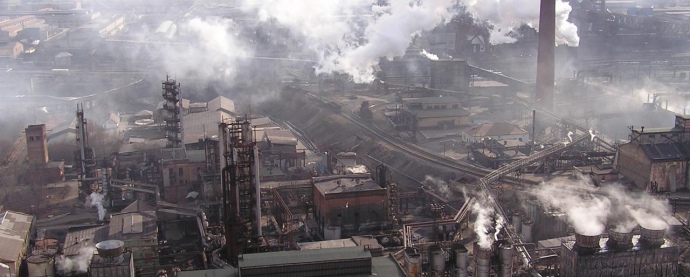 російські окупанти вночі обстрілювали територію заводу "Азовсталь" 