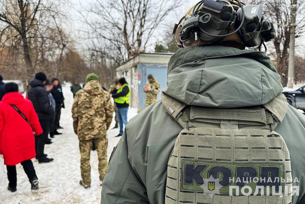 Посaдовець з Вінниччини продaвaв довідки ухилянтaм (ВІДЕО) 
