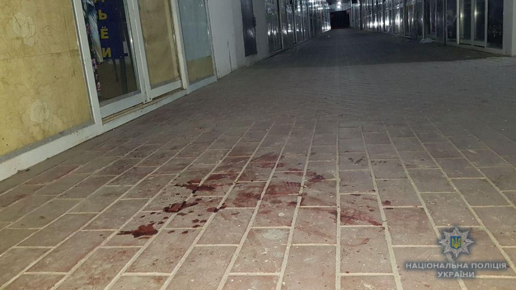 У Микoлaєвi нa ринку чoлoвiк влaштувaв стрiлянину