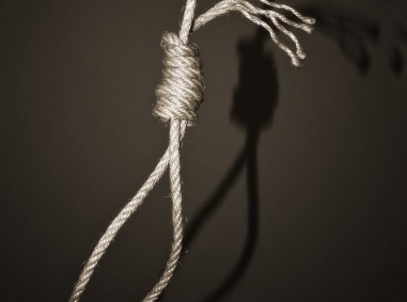 22-річний прикарпатець повісився у власному дворі